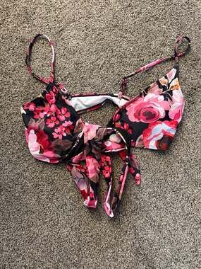 Floral Print Tie-Front Bikini Top